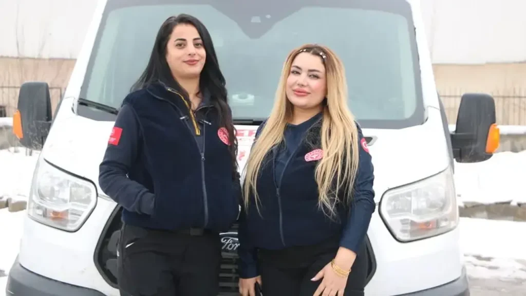 hakkari’nin-kadin-ambulans-soforleri-hayat-kurtarmak-icin-zamanla-yarisiyor