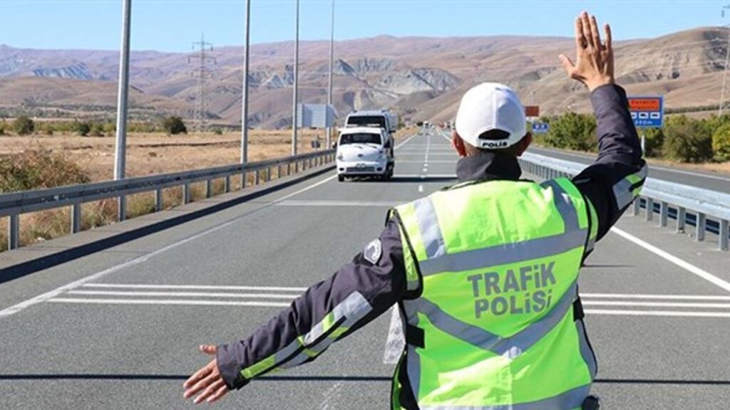 trafikte-yeni-donem-basliyor!-o-suruculerin-ehliyetlerine-el-konulacak