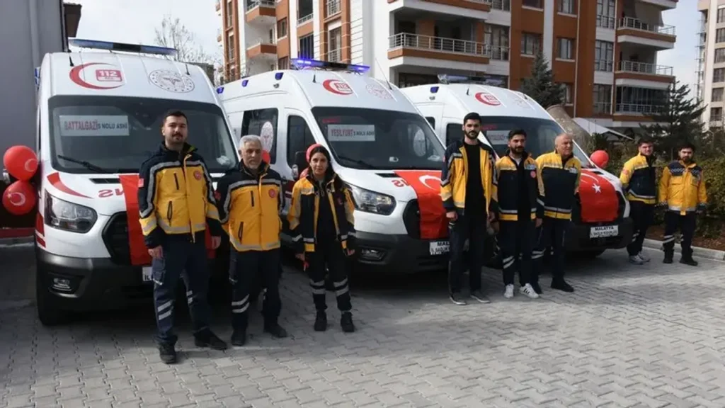 saglik-bakanliginca-malatya’ya-gonderilen-9-ambulans-ile-6-arac-hizmete-alindi