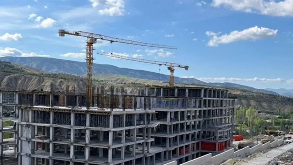 hastane-insaatinda-feci-kaza:-kule-vincten-dusen-isci-hayatini-kaybetti