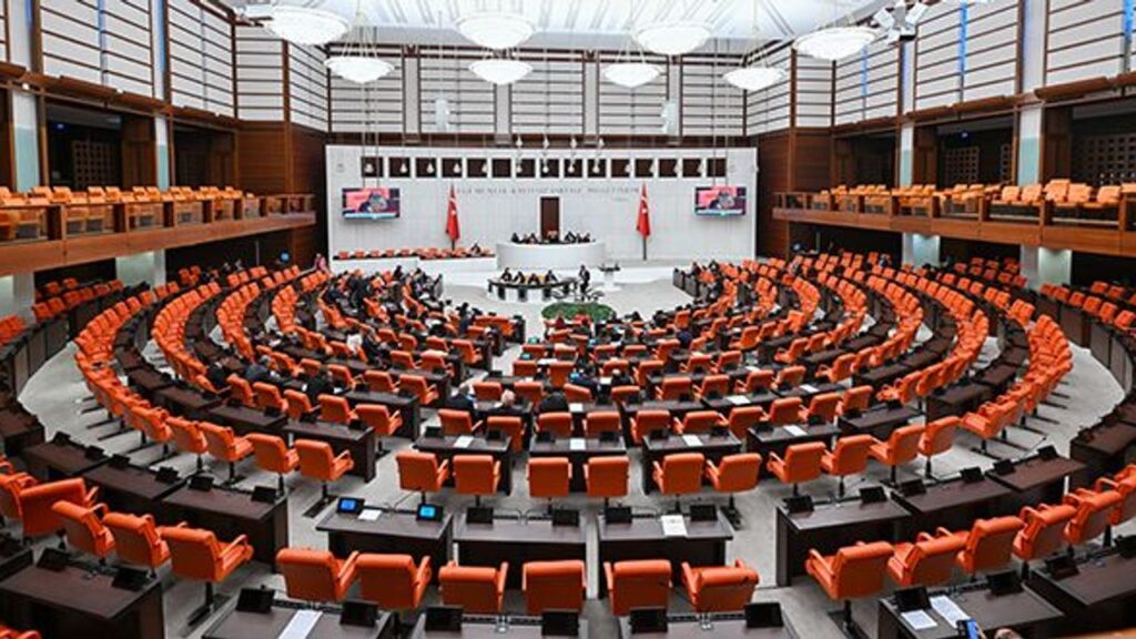 tbmm’de-375-sayili-khk-ve-bazi-kanunlarda-degisiklik-yapan-kanun-teklifi-yasalasti